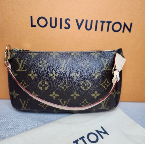 Authentic Louis Vuitton Pochette Accesoires - Picture 6 of 17